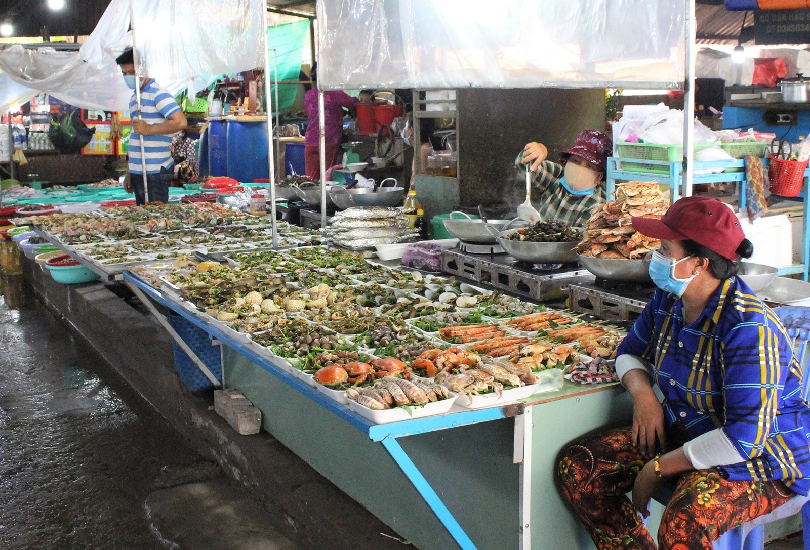Khu hải sản chợ Hàng Dương