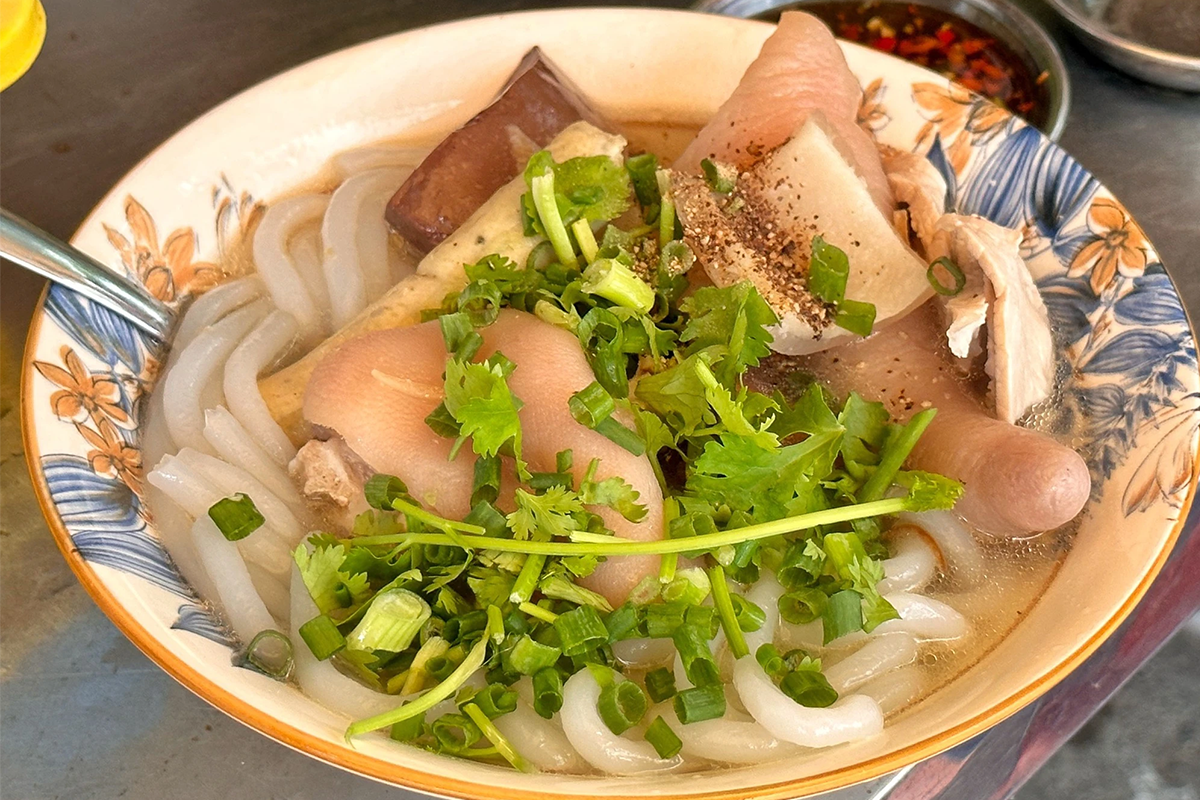 Quán Bánh Canh Giò Heo Long Hòa