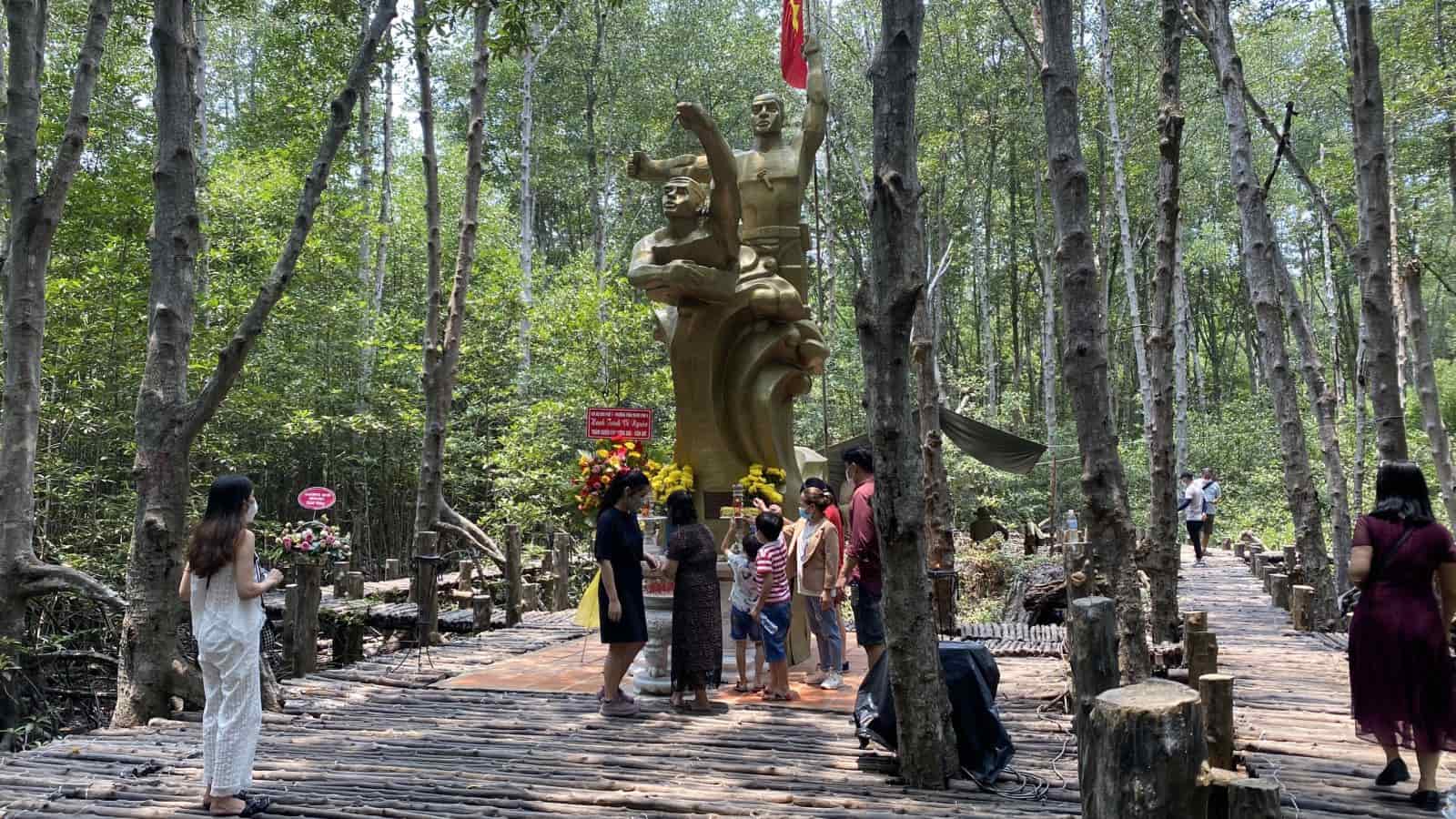 Thăm chiến khu Rừng Sác